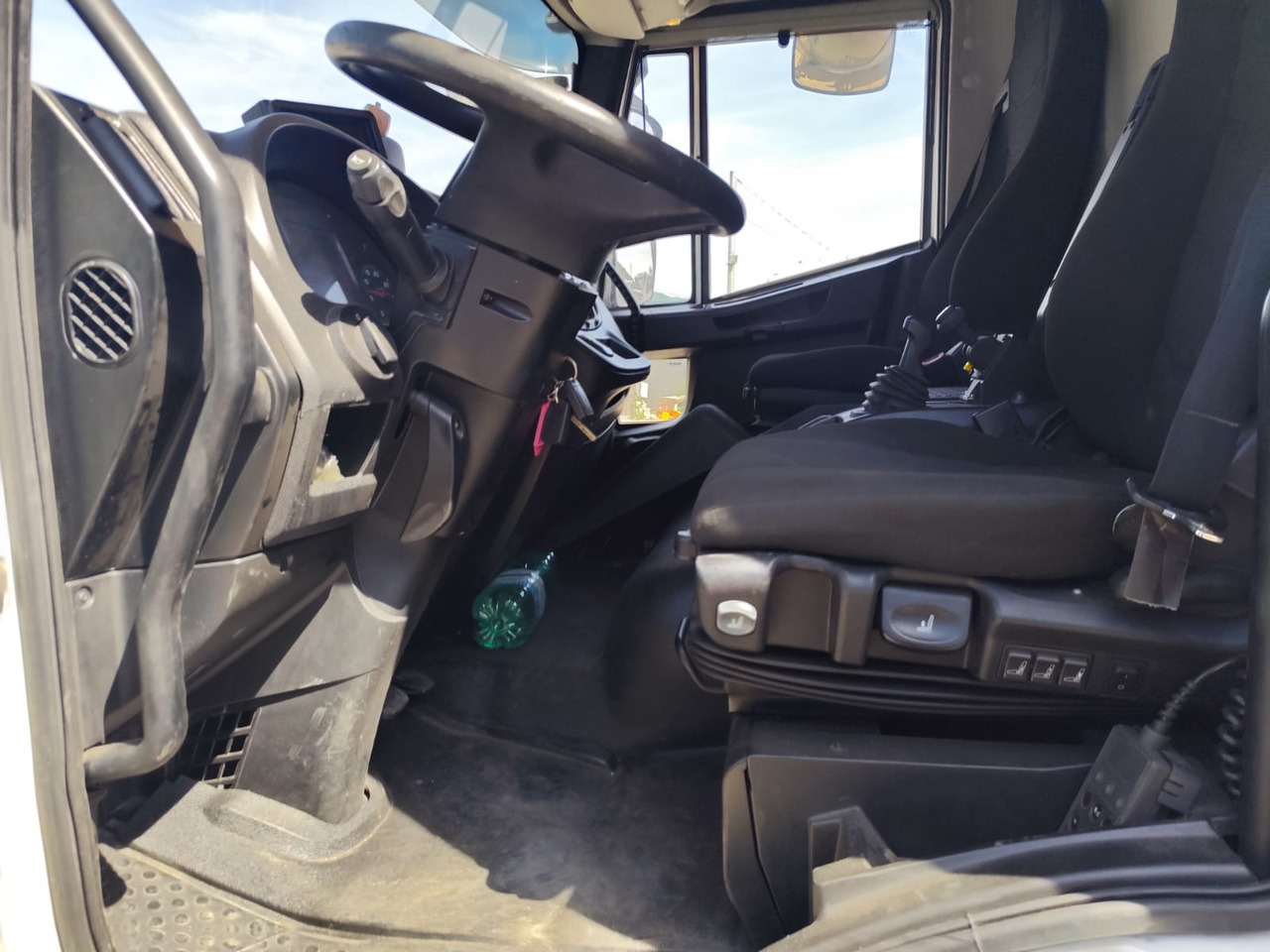 Sklápěč, Auto s hydraulickou rukou IVECO EUROCARGO 140-250: obrázek 14 Sklápěč, Auto s hydraulickou rukou IVECO EUROCARGO 140-250: obrázek 14