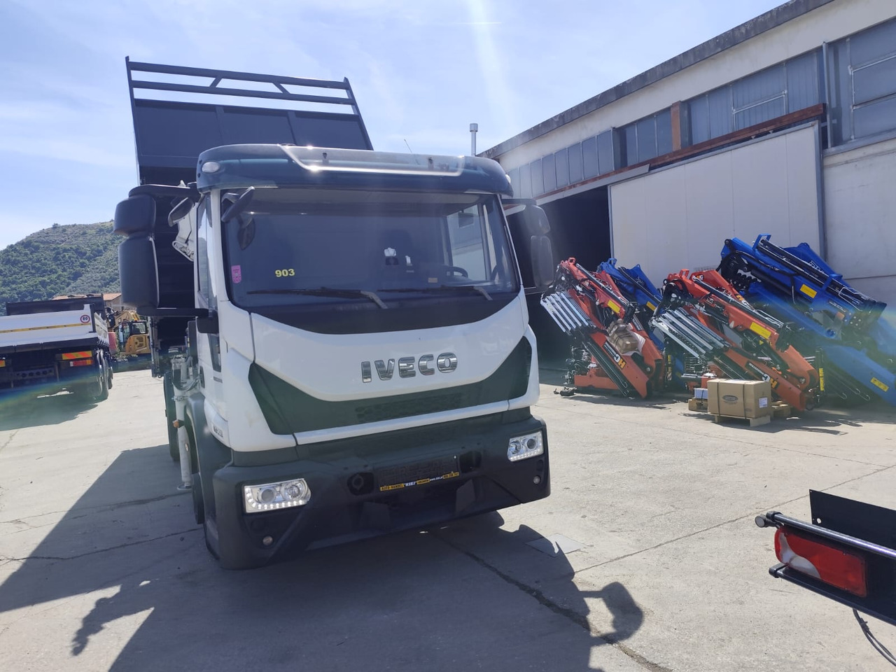 Sklápěč, Auto s hydraulickou rukou IVECO EUROCARGO 140-250: obrázek 35 Sklápěč, Auto s hydraulickou rukou IVECO EUROCARGO 140-250: obrázek 35