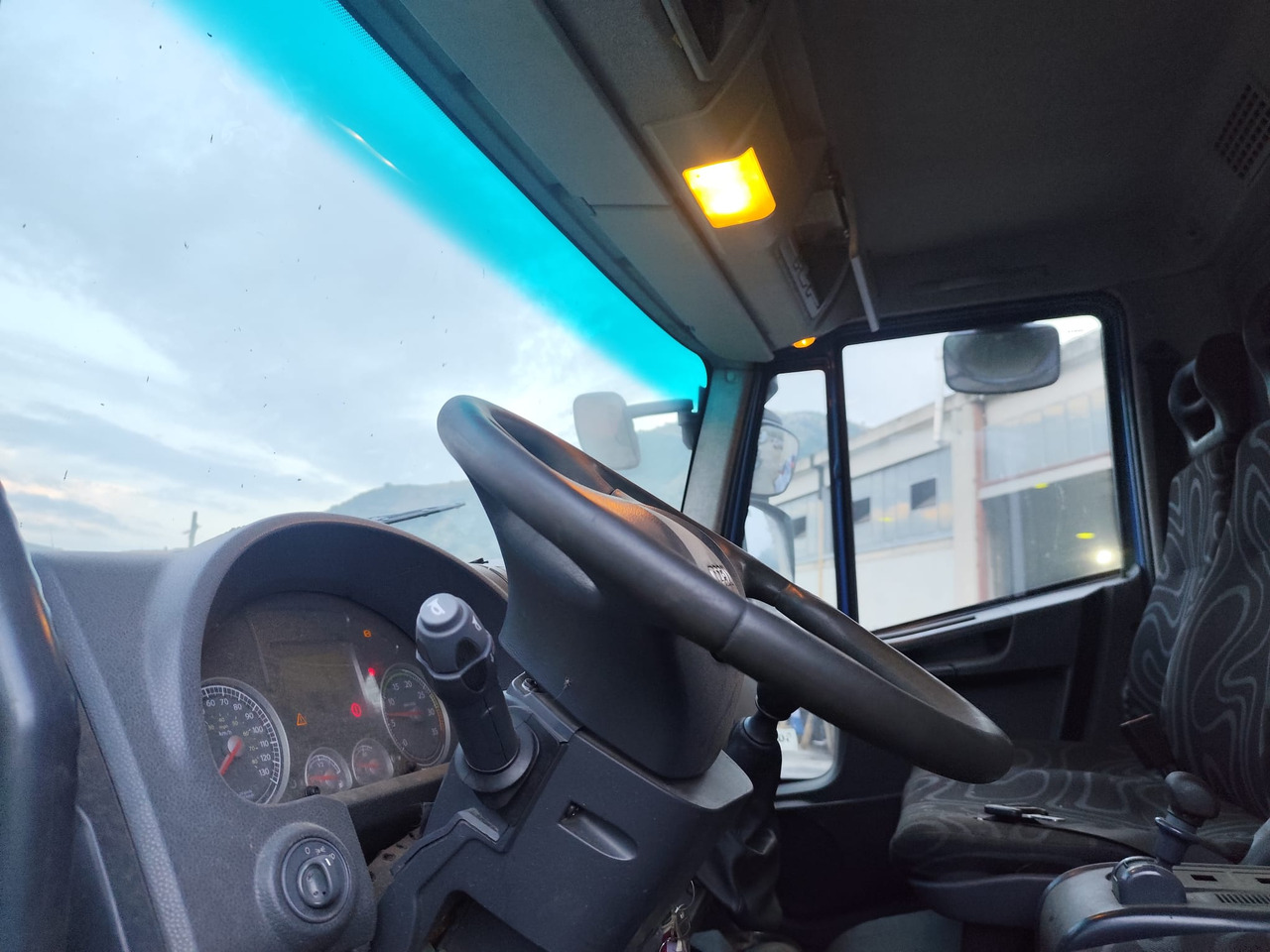 IVECO EUROCARGO 140E25 - Sklápěč: obrázek 3 IVECO EUROCARGO 140E25 - Sklápěč: obrázek 3