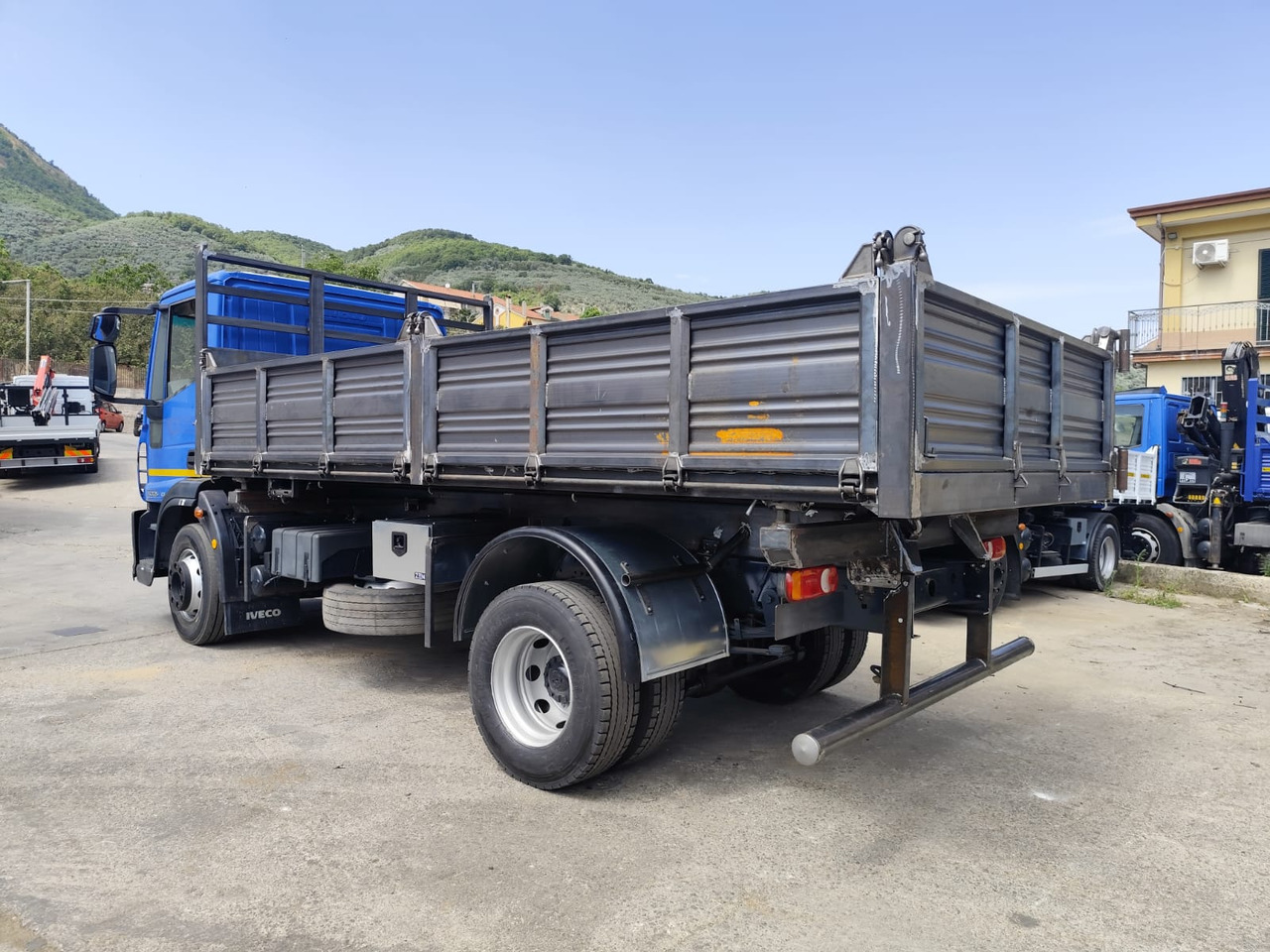 IVECO EUROCARGO 150E25 - Sklápěč: obrázek 4 IVECO EUROCARGO 150E25 - Sklápěč: obrázek 4