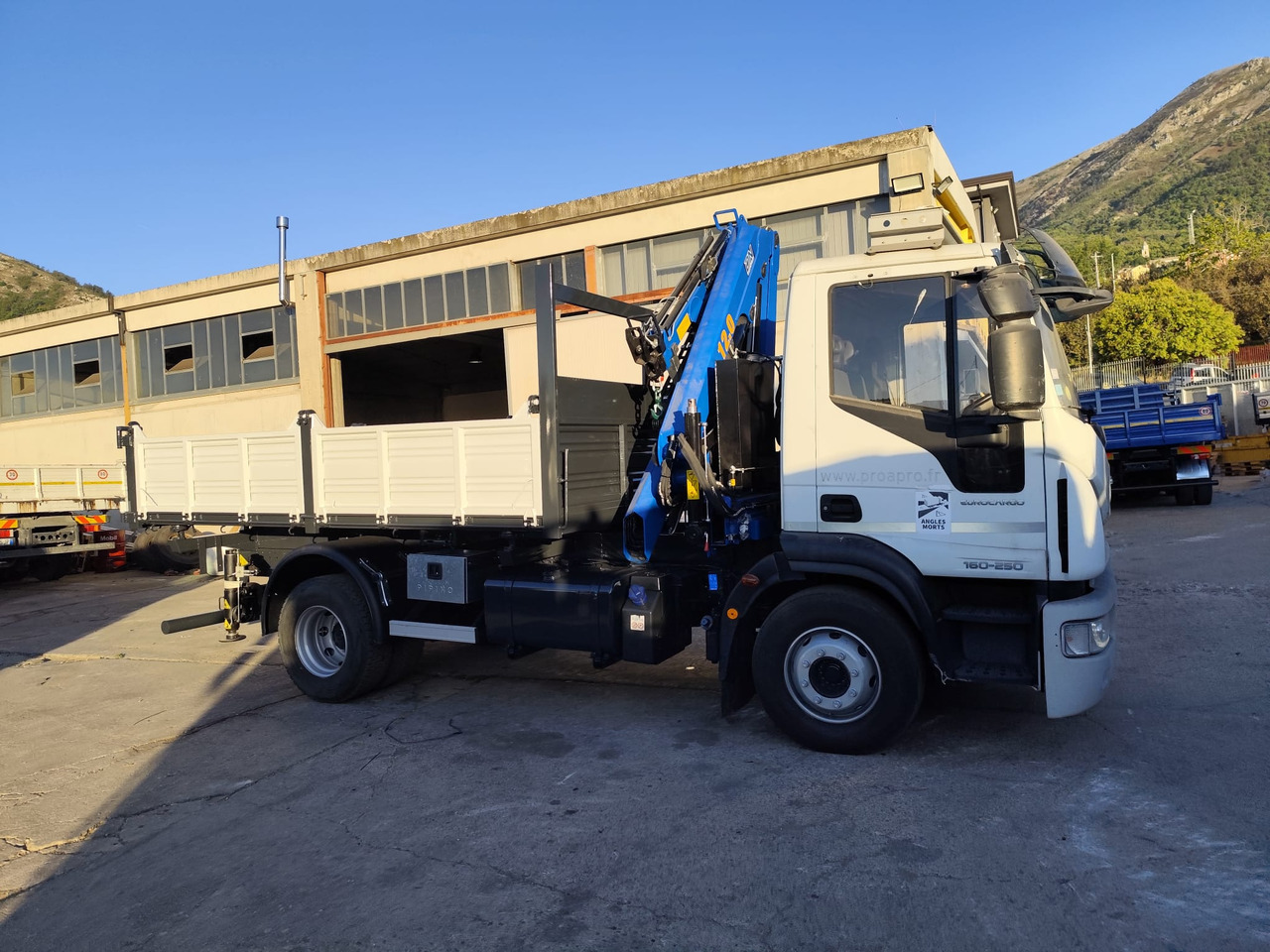 IVECO EUROCARGO 160-250 - Auto s hydraulickou rukou, Sklápěč: obrázek 5 IVECO EUROCARGO 160-250 - Auto s hydraulickou rukou, Sklápěč: obrázek 5