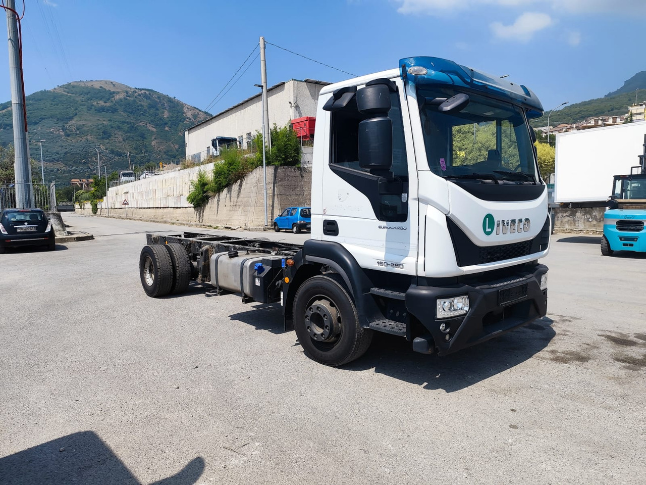 IVECO EUROCARGO 160-280 - Skříňový nákladní auto, Auto s hydraulickou rukou: obrázek 1 IVECO EUROCARGO 160-280 - Skříňový nákladní auto, Auto s hydraulickou rukou: obrázek 1