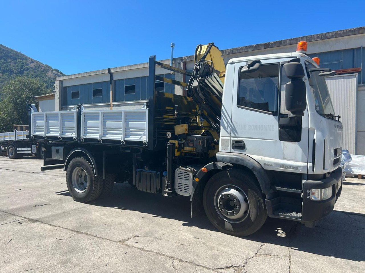 IVECO EUROCARGO 160E28 - Auto s hydraulickou rukou, Sklápěč: obrázek 2 IVECO EUROCARGO 160E28 - Auto s hydraulickou rukou, Sklápěč: obrázek 2