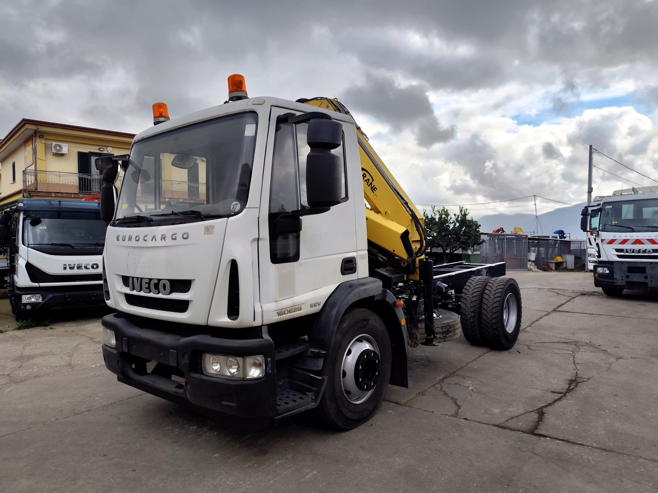 IVECO EUROCARGO 160E28 - Auto s hydraulickou rukou: obrázek 1 IVECO EUROCARGO 160E28 - Auto s hydraulickou rukou: obrázek 1