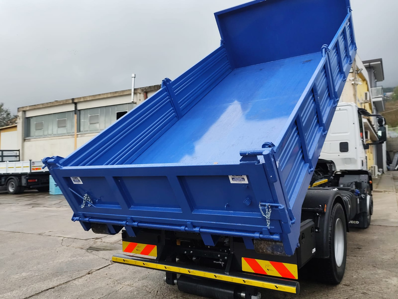 IVECO EUROCARGO 180-250 - Hákový nosič kontejnerů, Auto s hydraulickou rukou: obrázek 5 IVECO EUROCARGO 180-250 - Hákový nosič kontejnerů, Auto s hydraulickou rukou: obrázek 5