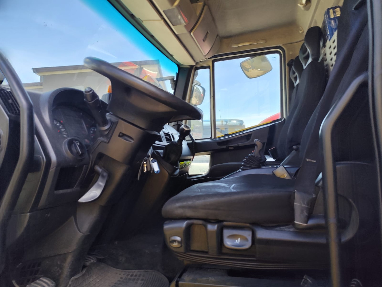 IVECO EUROCARGO 180-250 - Podvozek s kabinou, Auto s hydraulickou rukou: obrázek 5 IVECO EUROCARGO 180-250 - Podvozek s kabinou, Auto s hydraulickou rukou: obrázek 5