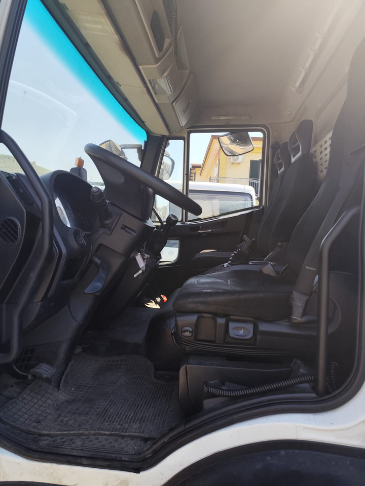IVECO EUROCARGO 180-250 - Hákový nosič kontejnerů, Auto s hydraulickou rukou: obrázek 3 IVECO EUROCARGO 180-250 - Hákový nosič kontejnerů, Auto s hydraulickou rukou: obrázek 3