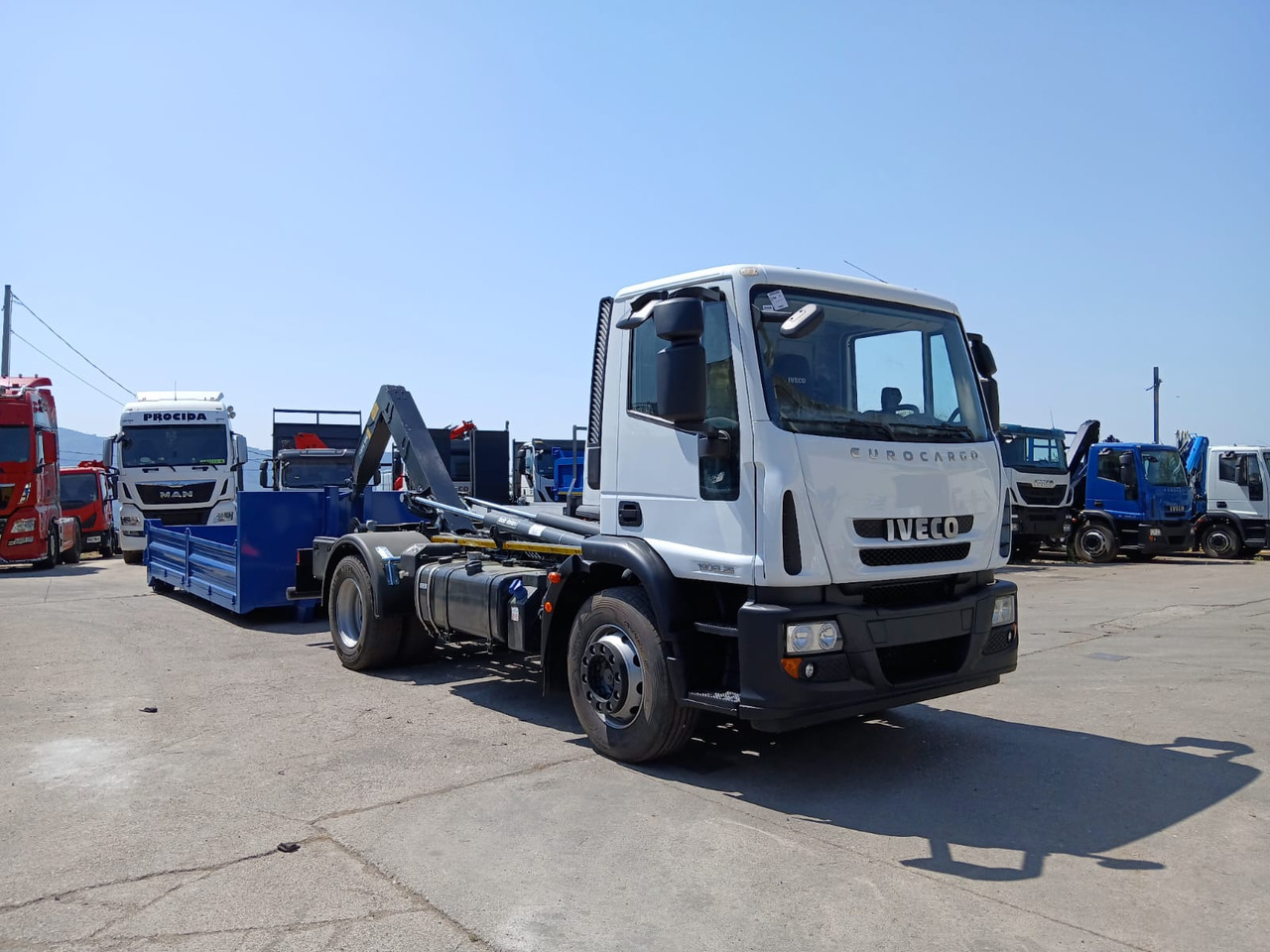 IVECO EUROCARGO 190EL25 - Hákový nosič kontejnerů: obrázek 1 IVECO EUROCARGO 190EL25 - Hákový nosič kontejnerů: obrázek 1