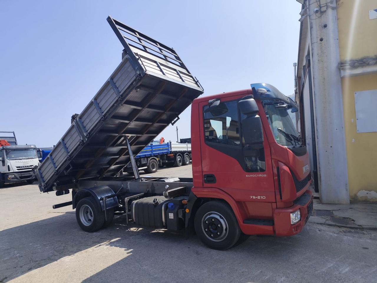 IVECO EUROCARGO 75-210 - Sklápěč: obrázek 1 IVECO EUROCARGO 75-210 - Sklápěč: obrázek 1