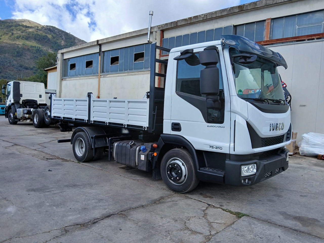 IVECO EUROCARGO 75-210 - Sklápěč: obrázek 1 IVECO EUROCARGO 75-210 - Sklápěč: obrázek 1
