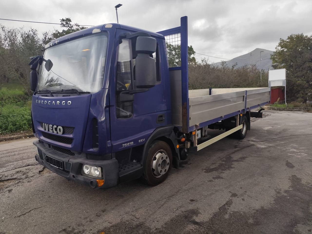 IVECO EUROCARGO 75E18 - Nákladní automobil valníkový/ Plošinový: obrázek 1 IVECO EUROCARGO 75E18 - Nákladní automobil valníkový/ Plošinový: obrázek 1
