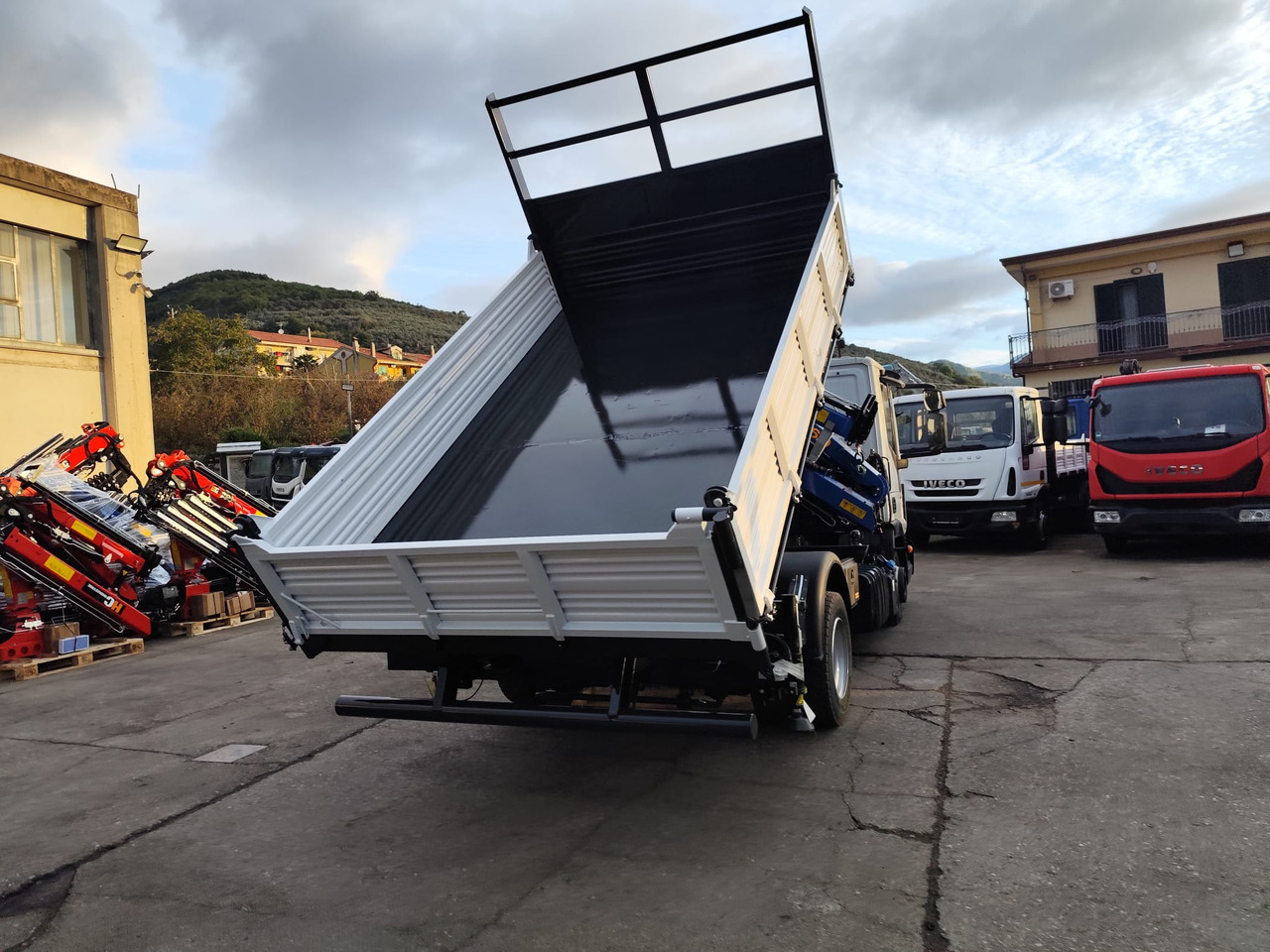 IVECO EUROCARGO 80-210 - Auto s hydraulickou rukou, Sklápěč: obrázek 5 IVECO EUROCARGO 80-210 - Auto s hydraulickou rukou, Sklápěč: obrázek 5