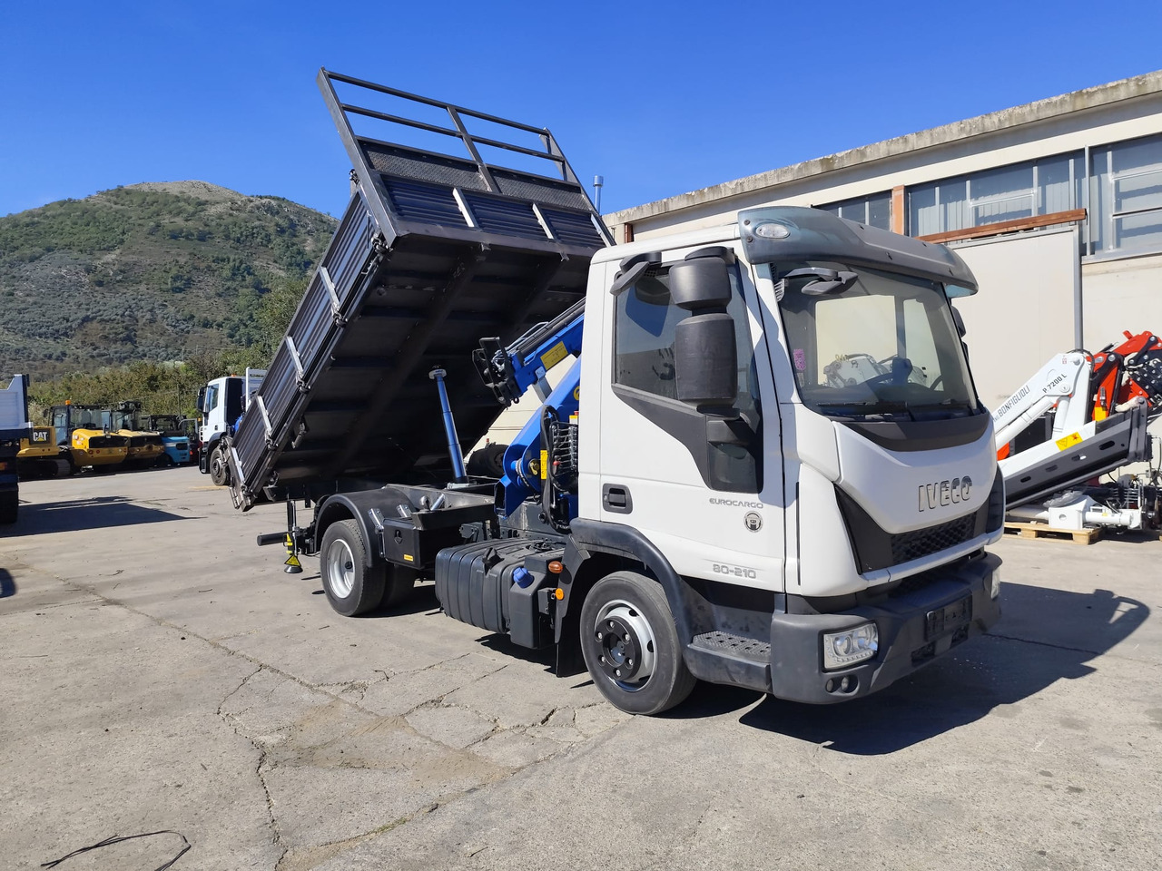IVECO EUROCARGO 80-210 - Auto s hydraulickou rukou, Sklápěč: obrázek 4 IVECO EUROCARGO 80-210 - Auto s hydraulickou rukou, Sklápěč: obrázek 4