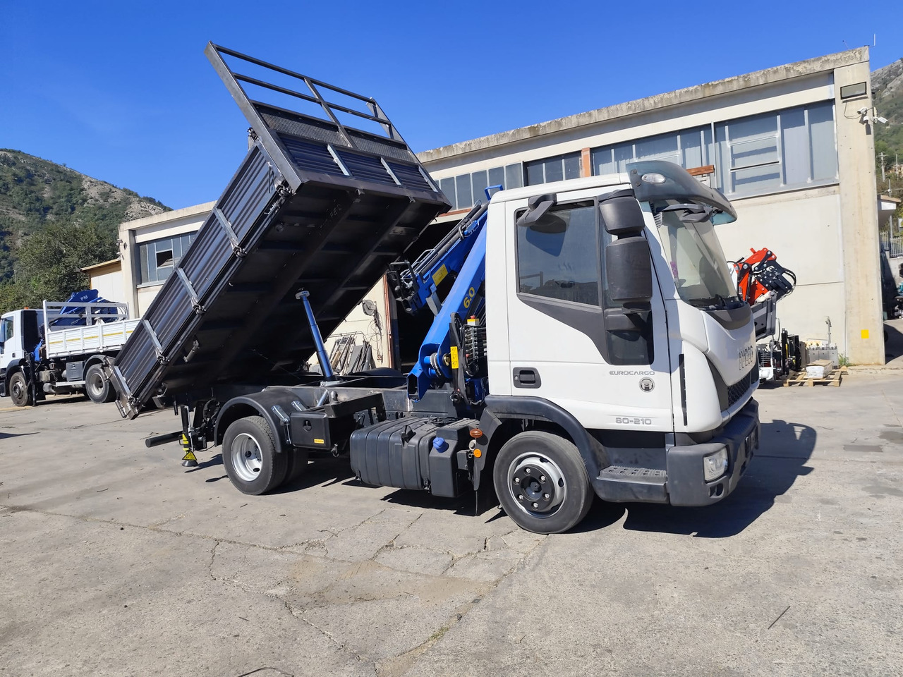 IVECO EUROCARGO 80-210 - Auto s hydraulickou rukou, Sklápěč: obrázek 3 IVECO EUROCARGO 80-210 - Auto s hydraulickou rukou, Sklápěč: obrázek 3