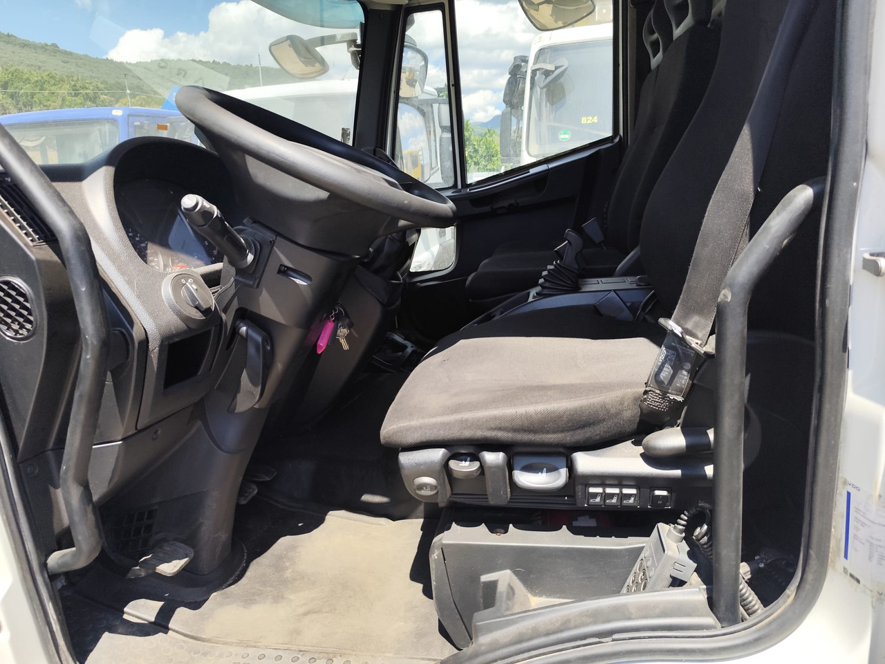 Auto s hydraulickou rukou IVECO EUROCARGO 80-210: obrázek 10