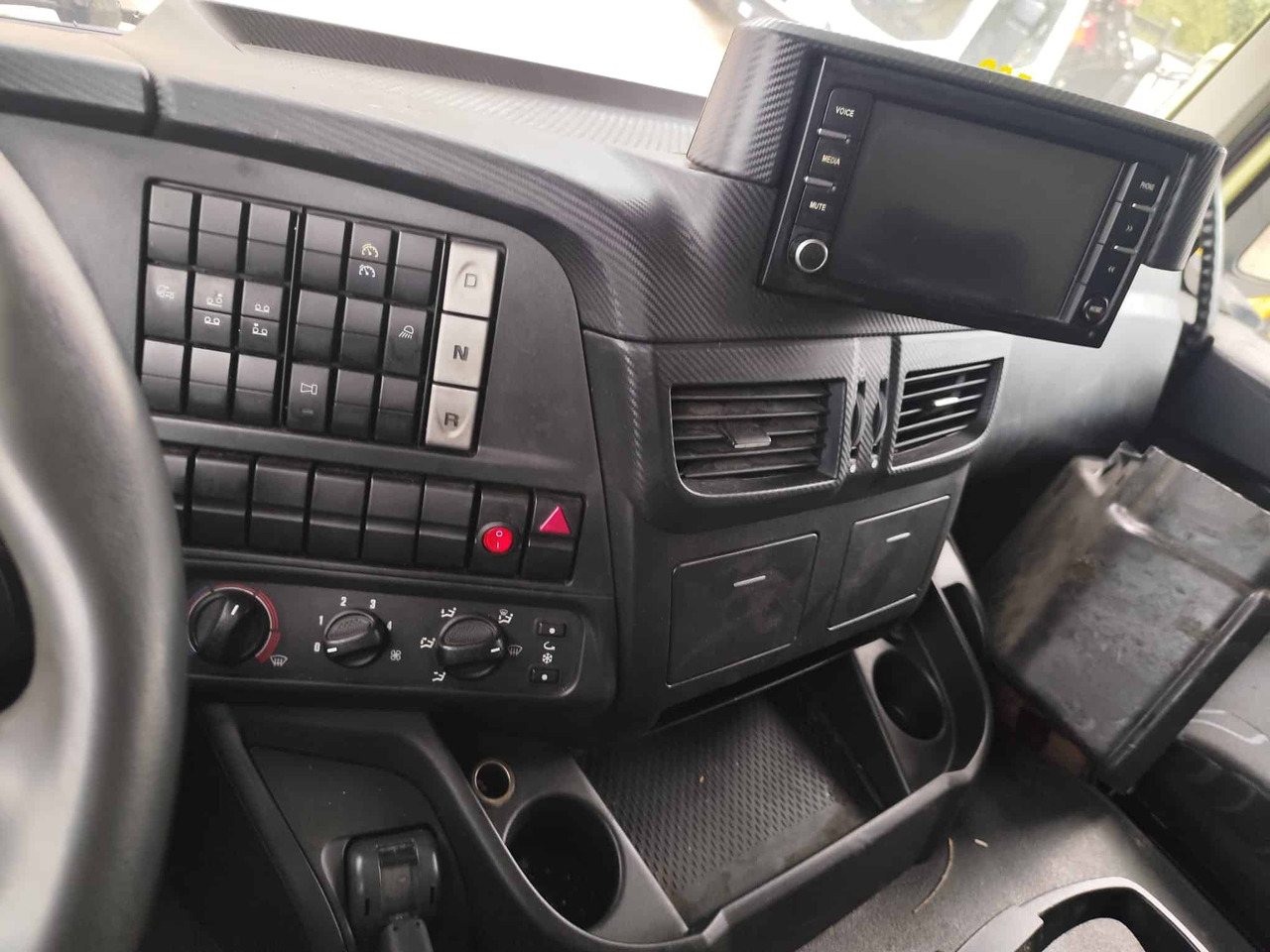 Nákladní automobil valníkový/ Plošinový, Auto s hydraulickou rukou IVECO STRALIS 260S36: obrázek 7
