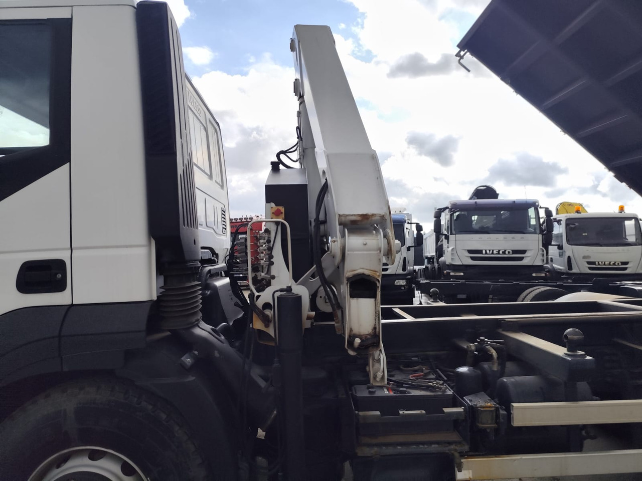 IVECO STRALIS AD 190S31P - Auto s hydraulickou rukou, Sklápěč: obrázek 2 IVECO STRALIS AD 190S31P - Auto s hydraulickou rukou, Sklápěč: obrázek 2