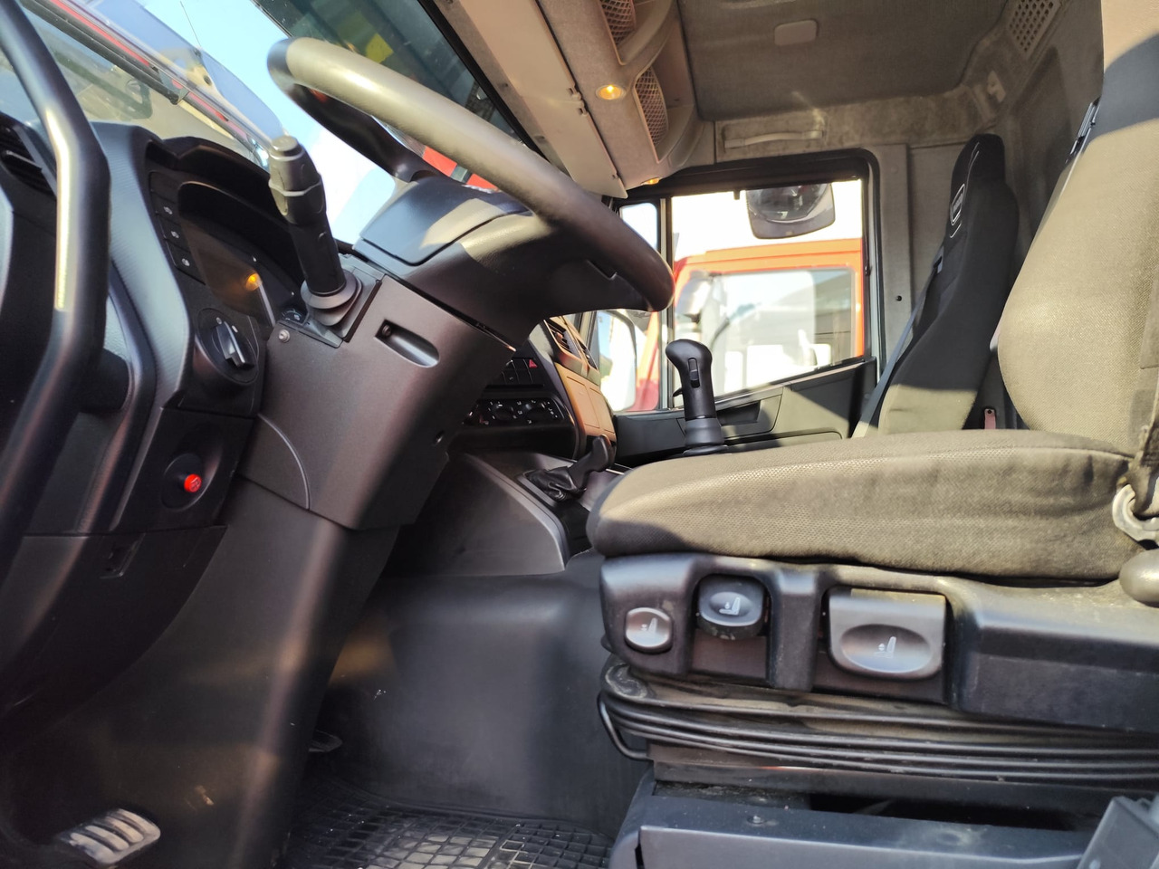 IVECO STRALIS AD 260S31 XP - Skříňový nákladní auto: obrázek 5 IVECO STRALIS AD 260S31 XP - Skříňový nákladní auto: obrázek 5