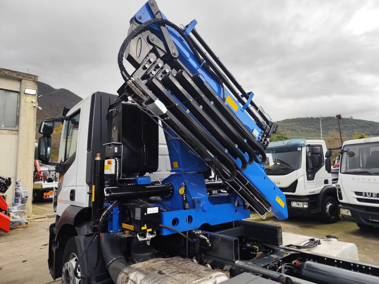 IVECO STRALIS AD 260S31 Y/P - Sklápěč, Auto s hydraulickou rukou: obrázek 4 IVECO STRALIS AD 260S31 Y/P - Sklápěč, Auto s hydraulickou rukou: obrázek 4