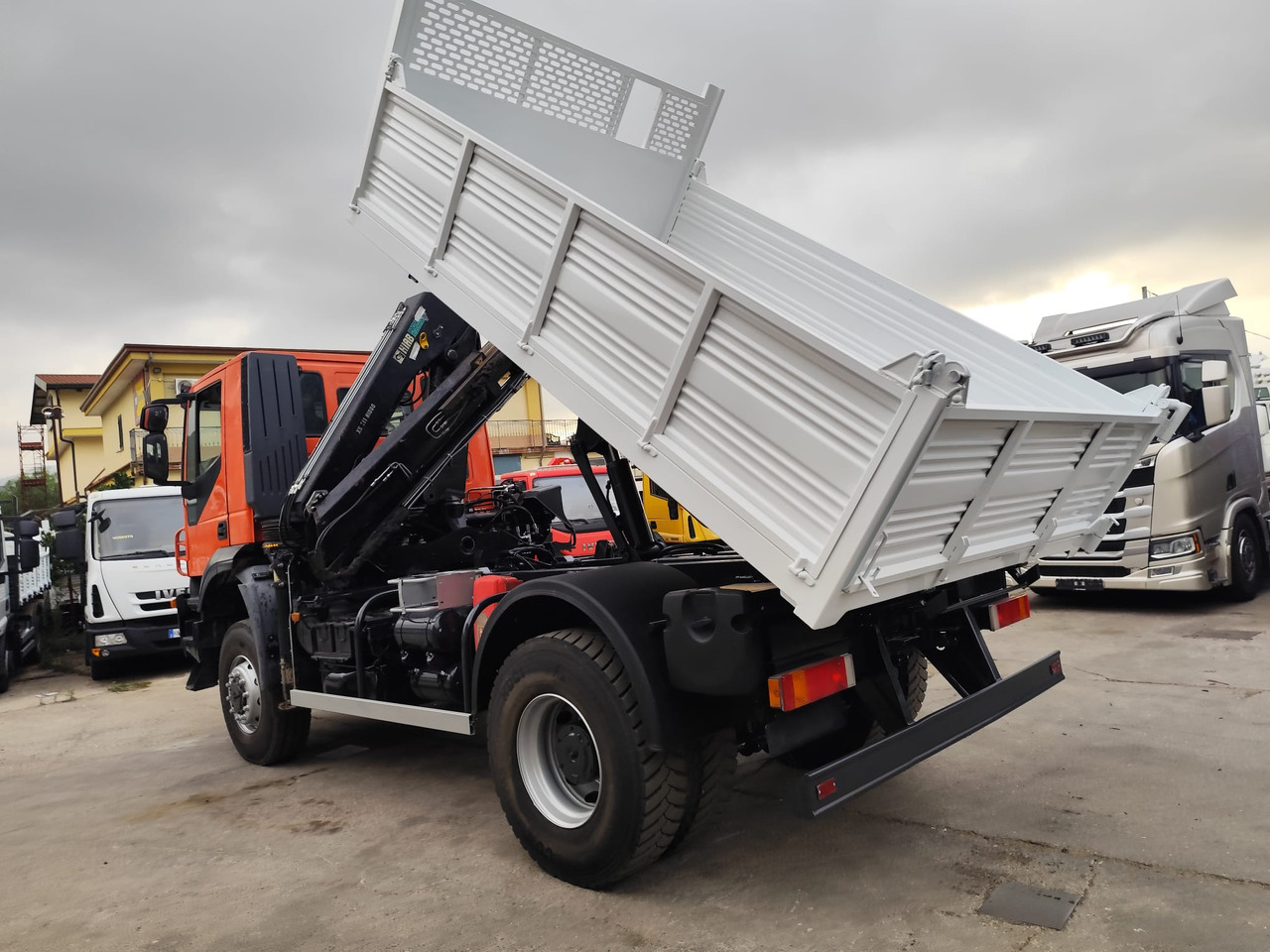 IVECO TRAKKER 190T36 - Auto s hydraulickou rukou, Sklápěč: obrázek 5 IVECO TRAKKER 190T36 - Auto s hydraulickou rukou, Sklápěč: obrázek 5