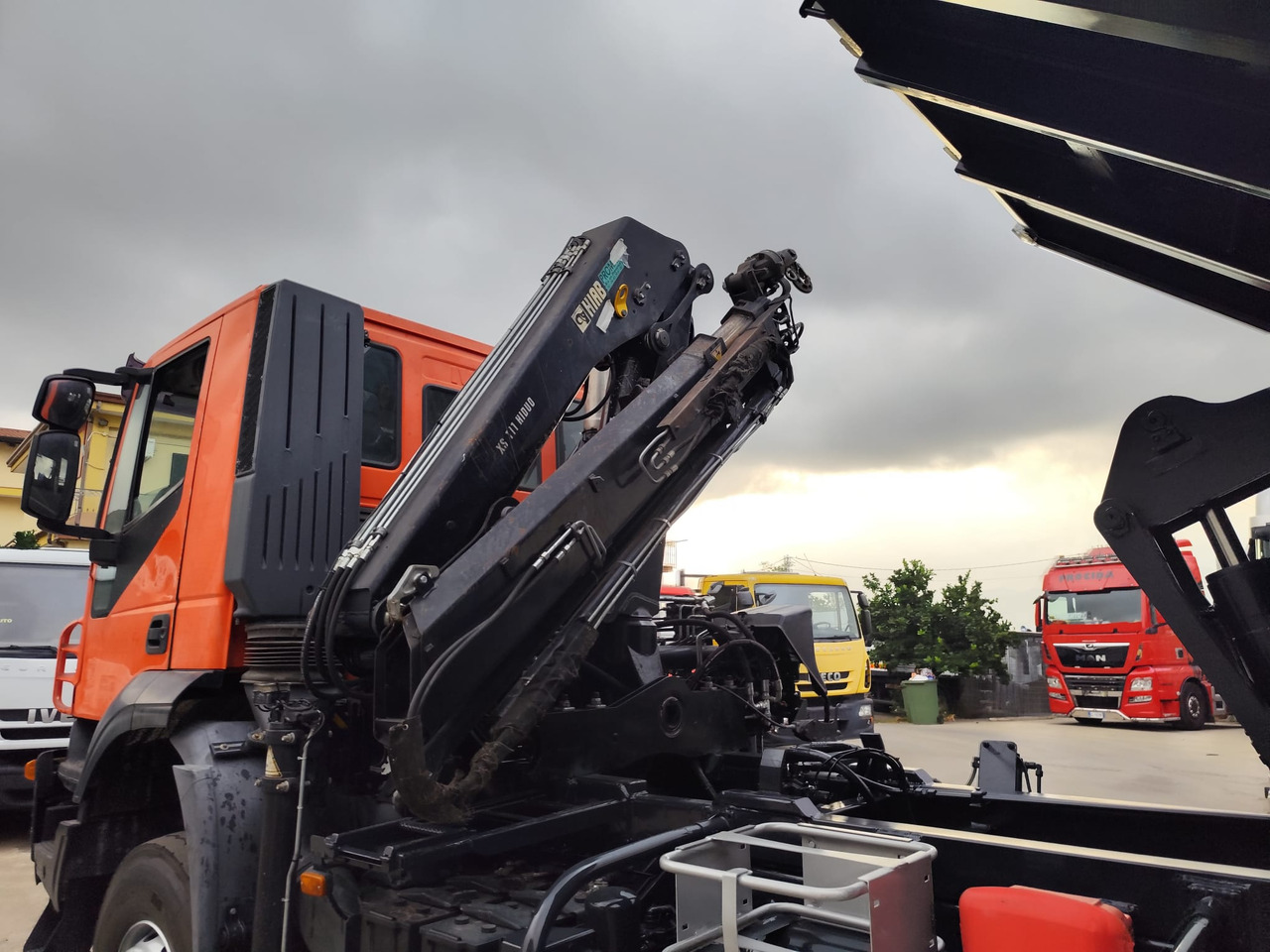 IVECO TRAKKER 190T36 - Auto s hydraulickou rukou, Sklápěč: obrázek 3 IVECO TRAKKER 190T36 - Auto s hydraulickou rukou, Sklápěč: obrázek 3