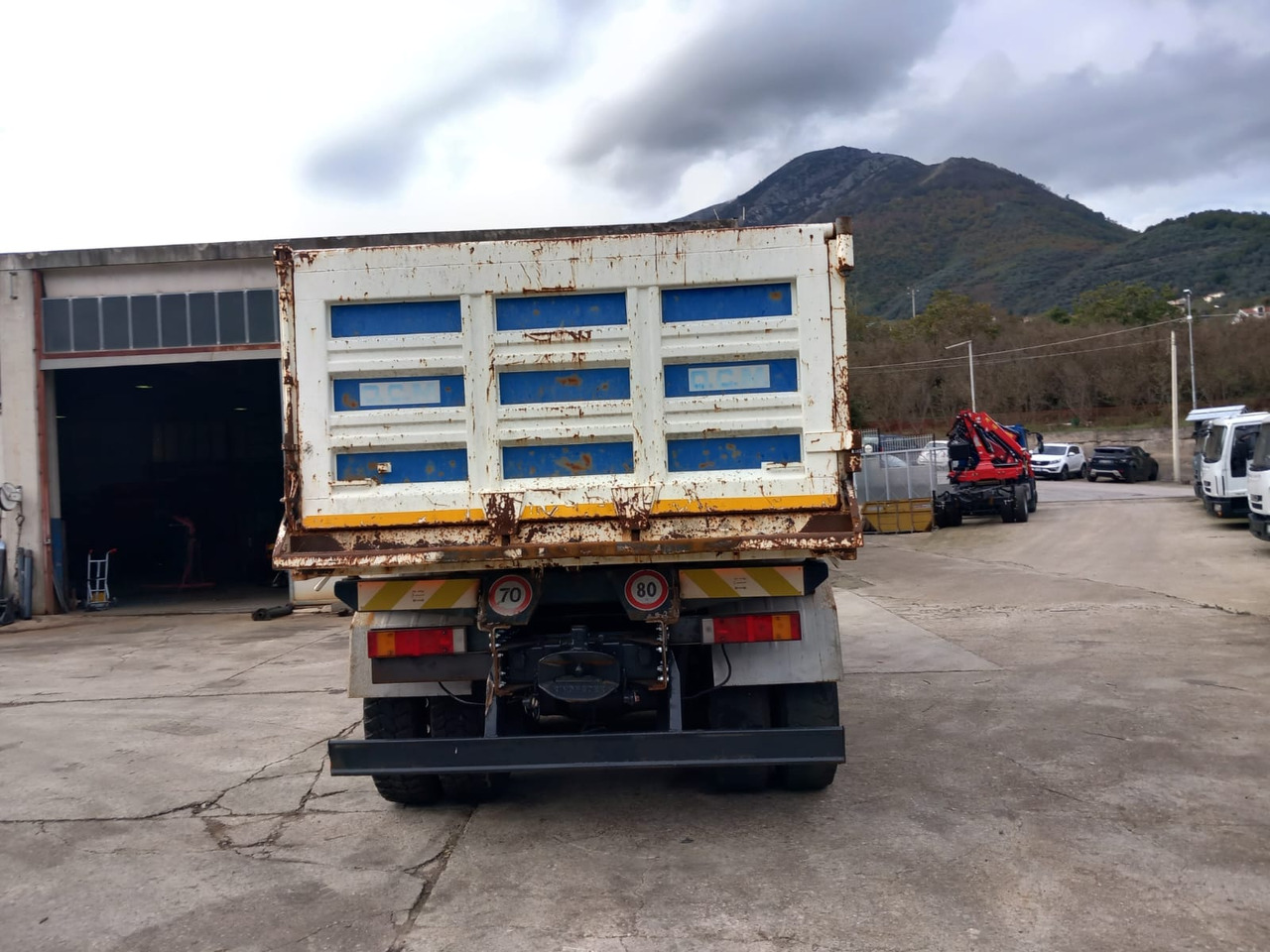 Auto s hydraulickou rukou, Sklápěč IVECO TRAKKER 260T36: obrázek 14 Auto s hydraulickou rukou, Sklápěč IVECO TRAKKER 260T36: obrázek 14