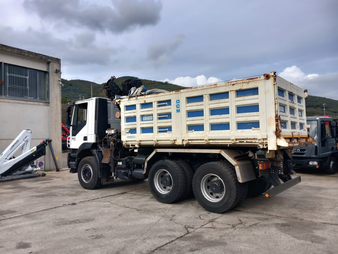 Auto s hydraulickou rukou, Sklápěč IVECO TRAKKER 260T36: obrázek 15 Auto s hydraulickou rukou, Sklápěč IVECO TRAKKER 260T36: obrázek 15