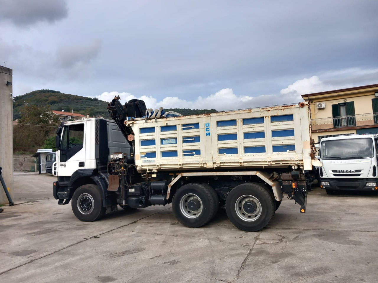 Auto s hydraulickou rukou, Sklápěč IVECO TRAKKER 260T36: obrázek 16 Auto s hydraulickou rukou, Sklápěč IVECO TRAKKER 260T36: obrázek 16