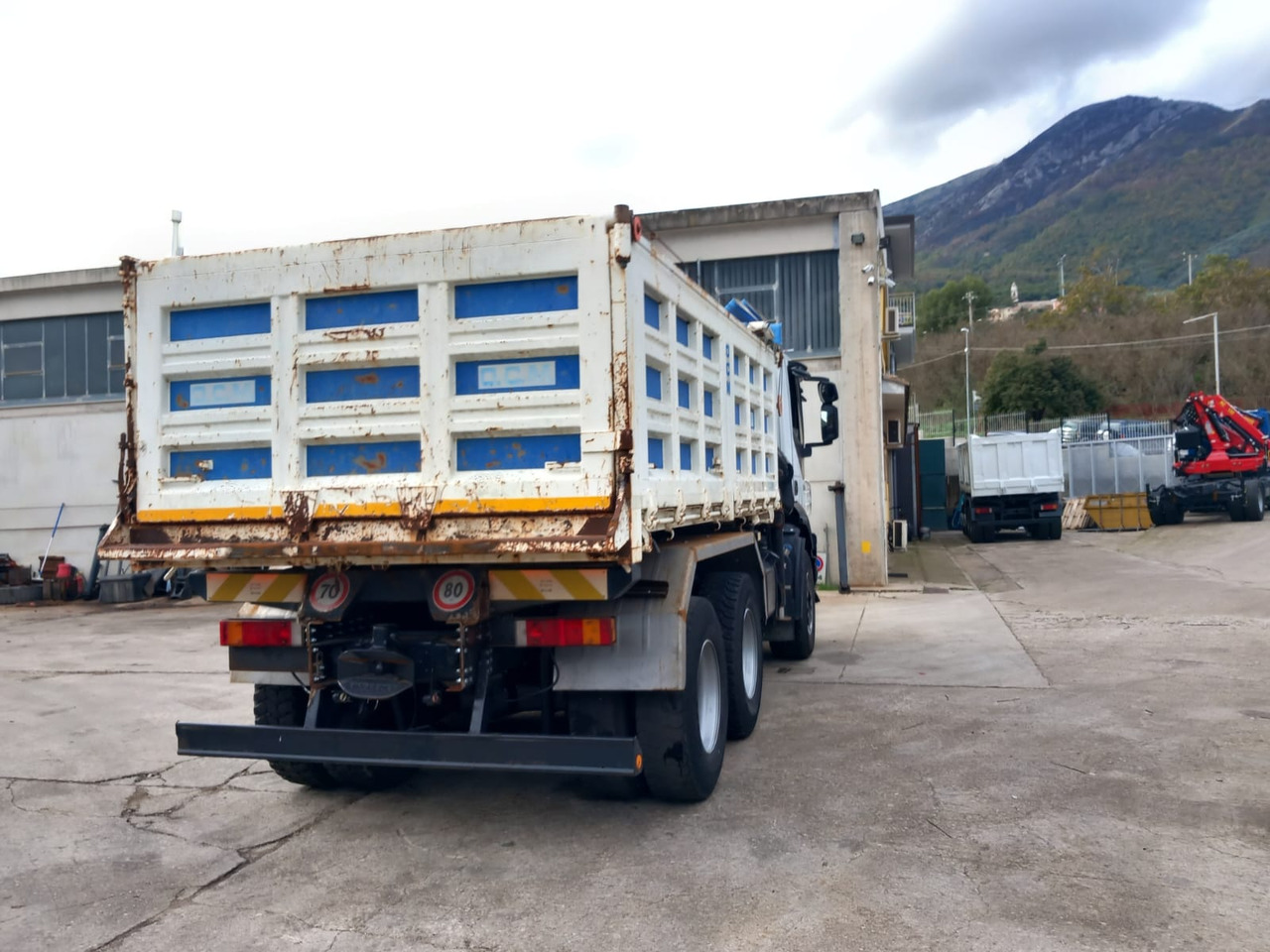 Auto s hydraulickou rukou, Sklápěč IVECO TRAKKER 260T36: obrázek 13 Auto s hydraulickou rukou, Sklápěč IVECO TRAKKER 260T36: obrázek 13