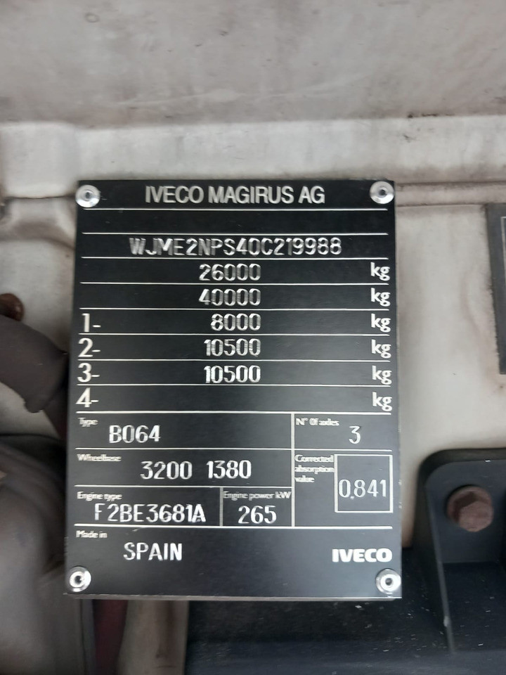 Auto s hydraulickou rukou, Sklápěč IVECO TRAKKER 260T36: obrázek 40 Auto s hydraulickou rukou, Sklápěč IVECO TRAKKER 260T36: obrázek 40