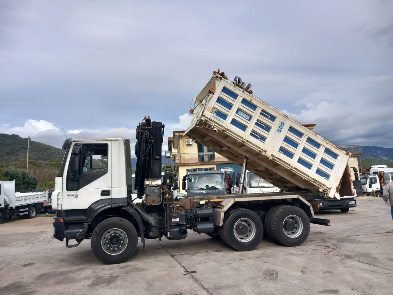 Auto s hydraulickou rukou, Sklápěč IVECO TRAKKER 260T36: obrázek 9 Auto s hydraulickou rukou, Sklápěč IVECO TRAKKER 260T36: obrázek 9