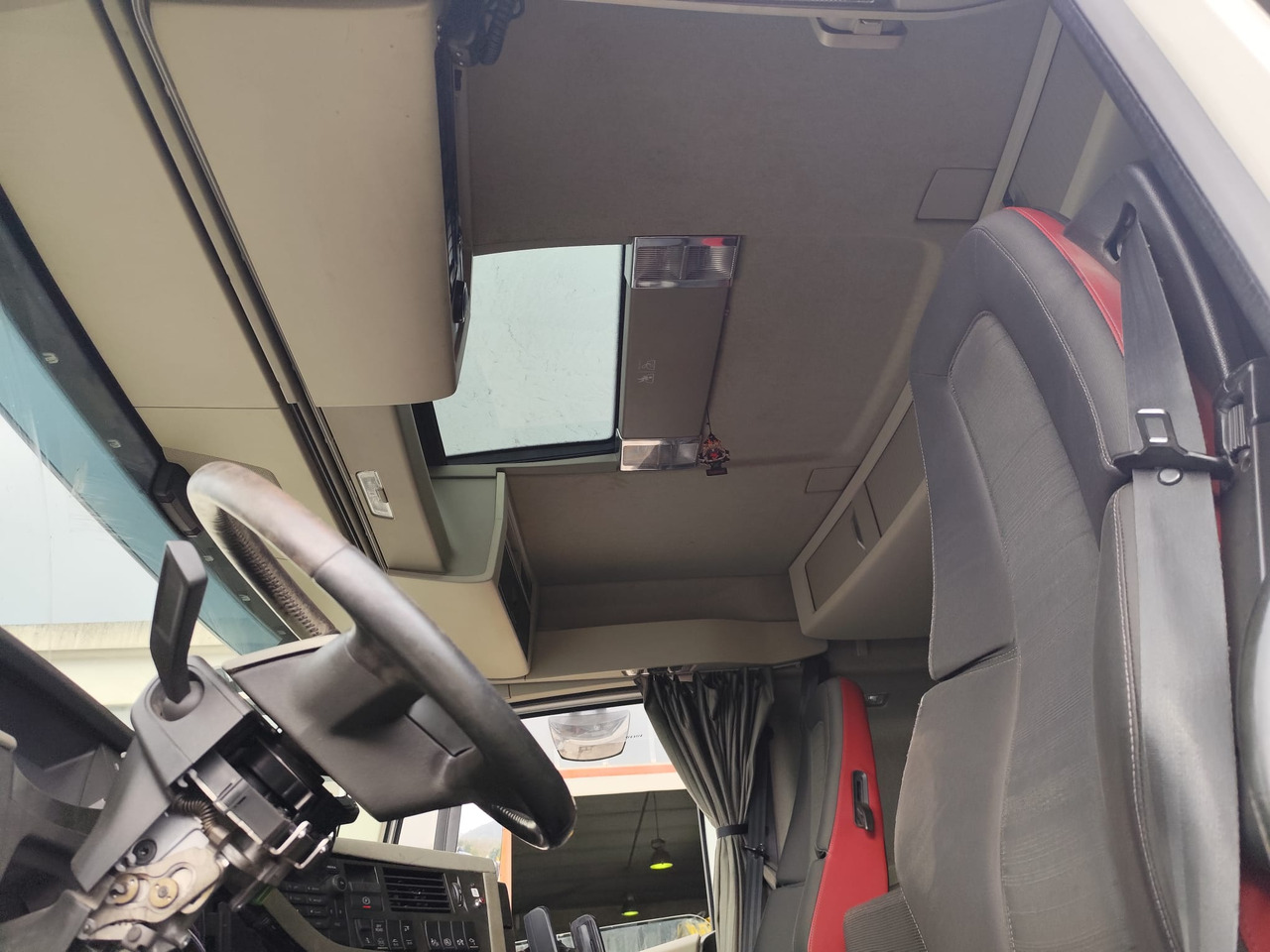 VOLVO FH 13.540 - Nákladní automobil valníkový/ Plošinový: obrázek 2 VOLVO FH 13.540 - Nákladní automobil valníkový/ Plošinový: obrázek 2