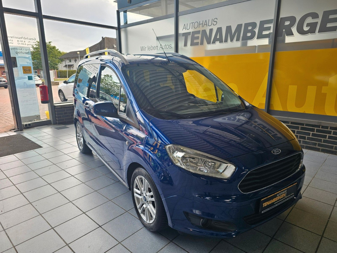 Ford Tourneo Courier Titanium behzb. Windschutzschei - Mikrobus: obrázek 2 Ford Tourneo Courier Titanium behzb. Windschutzschei - Mikrobus: obrázek 2