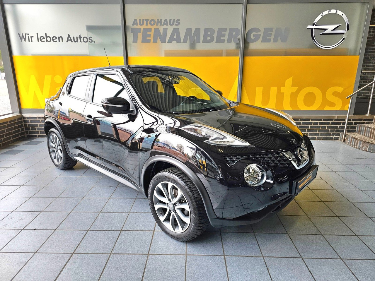 Nissan Juke 1.2 DIG-T 360 / Navi / Ganzjahresreifen - SUV: obrázek 1 Nissan Juke 1.2 DIG-T 360 / Navi / Ganzjahresreifen - SUV: obrázek 1