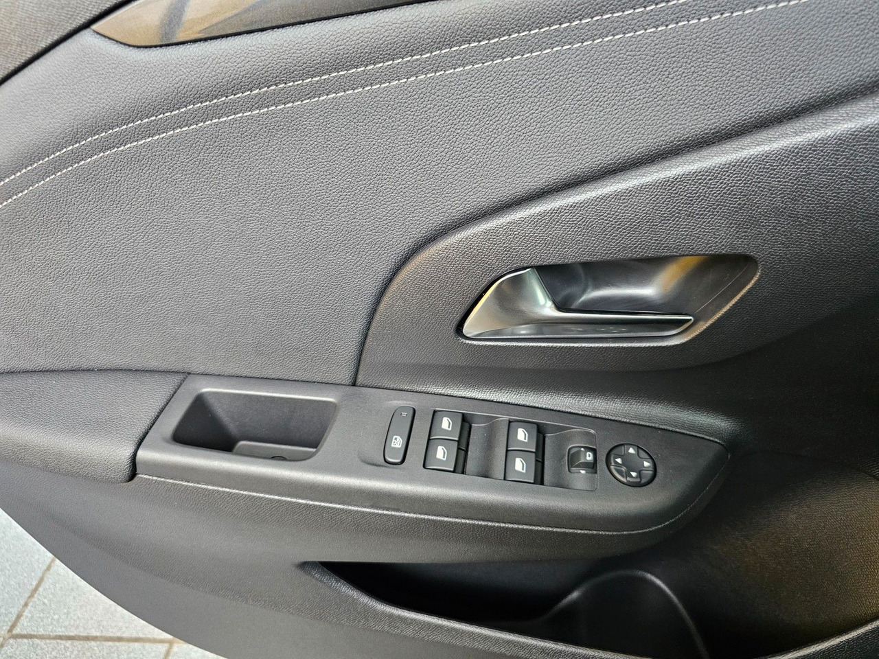 Osobní auto Opel Corsa F e Elegance Navi Pro SHZ LED 50KW DAB: obrázek 8