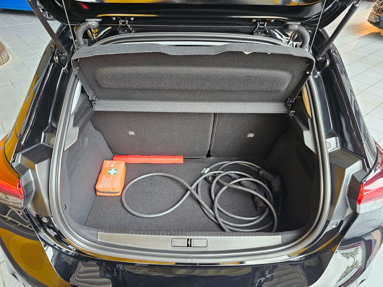 Osobní auto Opel Corsa F e Elegance Navi Pro SHZ LED 50KW DAB: obrázek 18