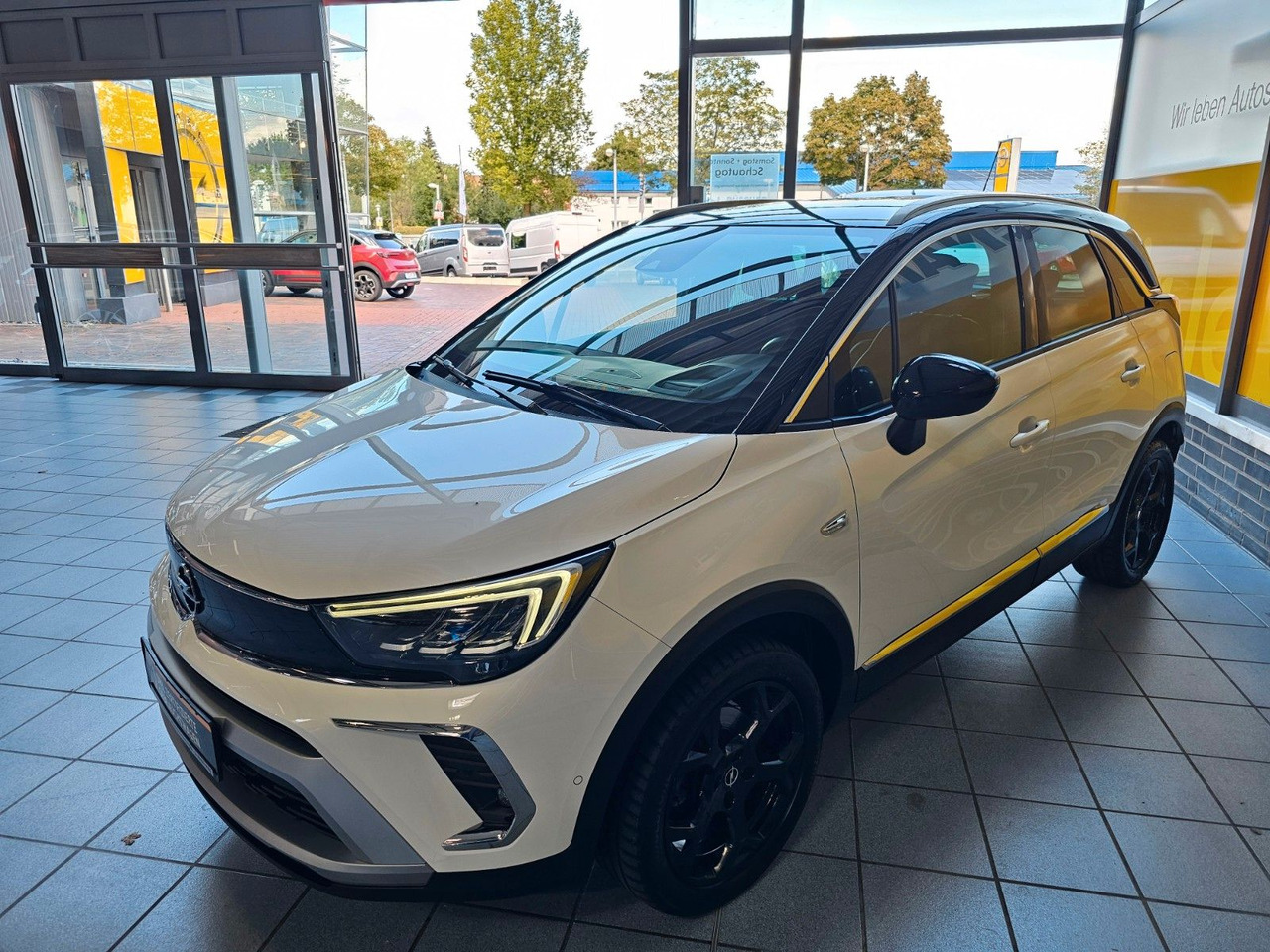 Opel Crossland 1.2 AT Ultimate Navi Kamera LED HuD - Sedan: obrázek 2 Opel Crossland 1.2 AT Ultimate Navi Kamera LED HuD - Sedan: obrázek 2
