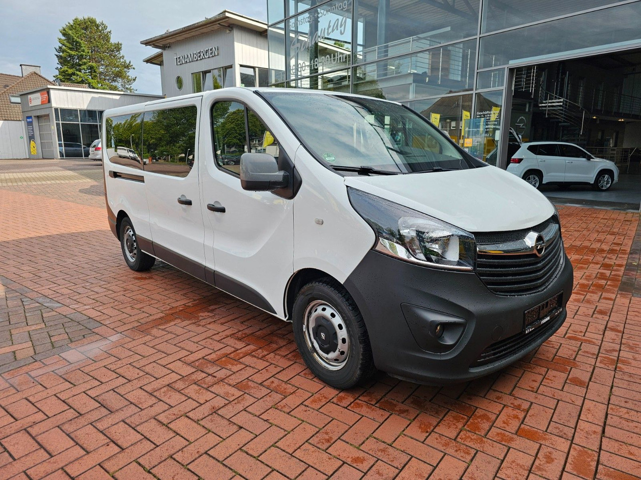 Opel Vivaro B Combi Bus L2H1 2,9t AHK - Mikrobus: obrázek 1 Opel Vivaro B Combi Bus L2H1 2,9t AHK - Mikrobus: obrázek 1
