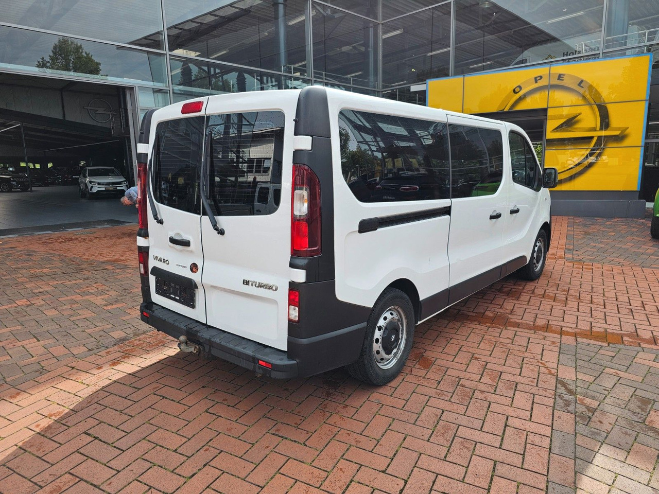 Opel Vivaro B Combi Bus L2H1 2,9t AHK - Mikrobus: obrázek 4 Opel Vivaro B Combi Bus L2H1 2,9t AHK - Mikrobus: obrázek 4