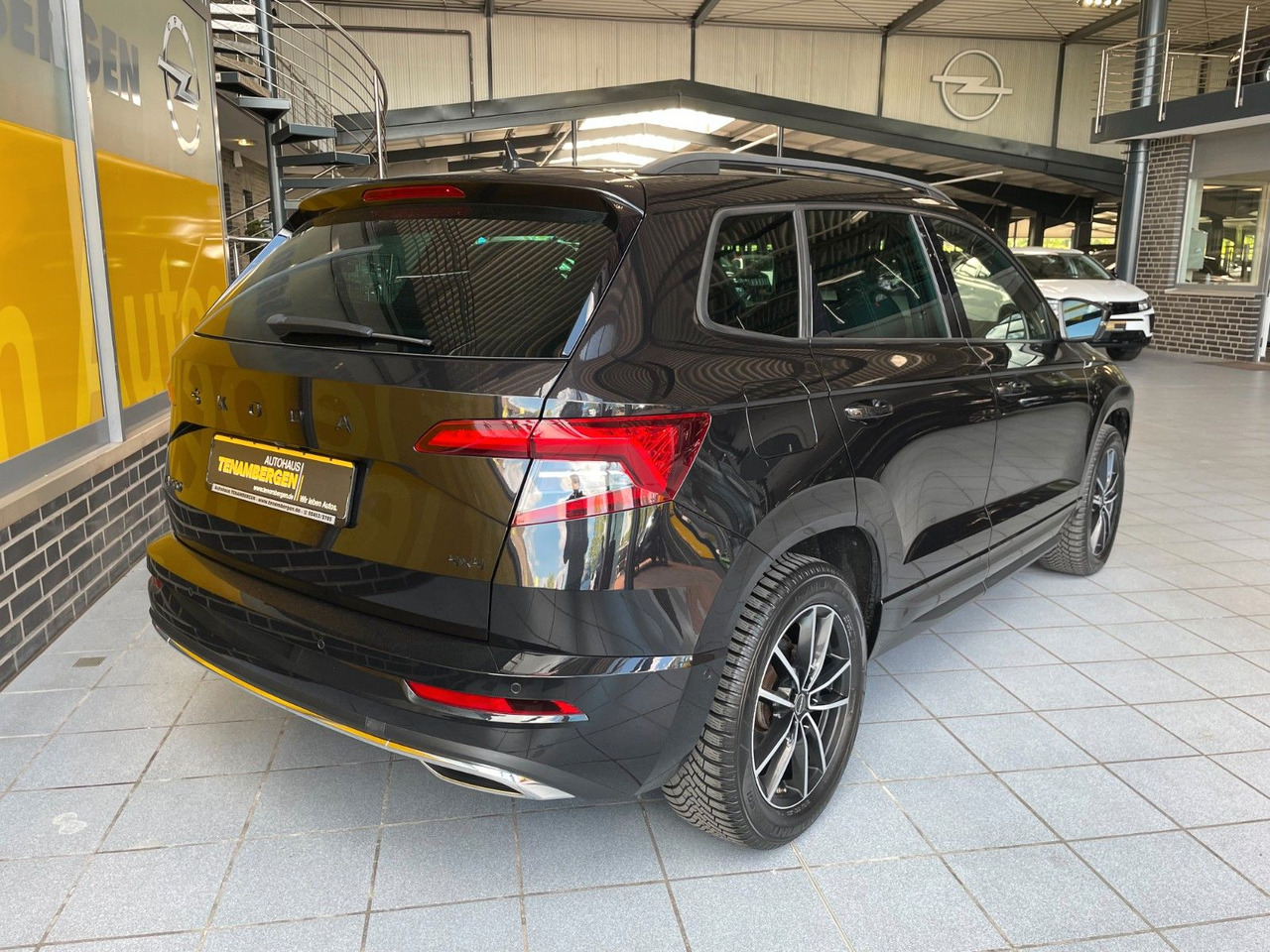 Skoda Karoq Sportline 4x4 Kamera Virt.Cockp LED ACC - SUV: obrázek 3 Skoda Karoq Sportline 4x4 Kamera Virt.Cockp LED ACC - SUV: obrázek 3