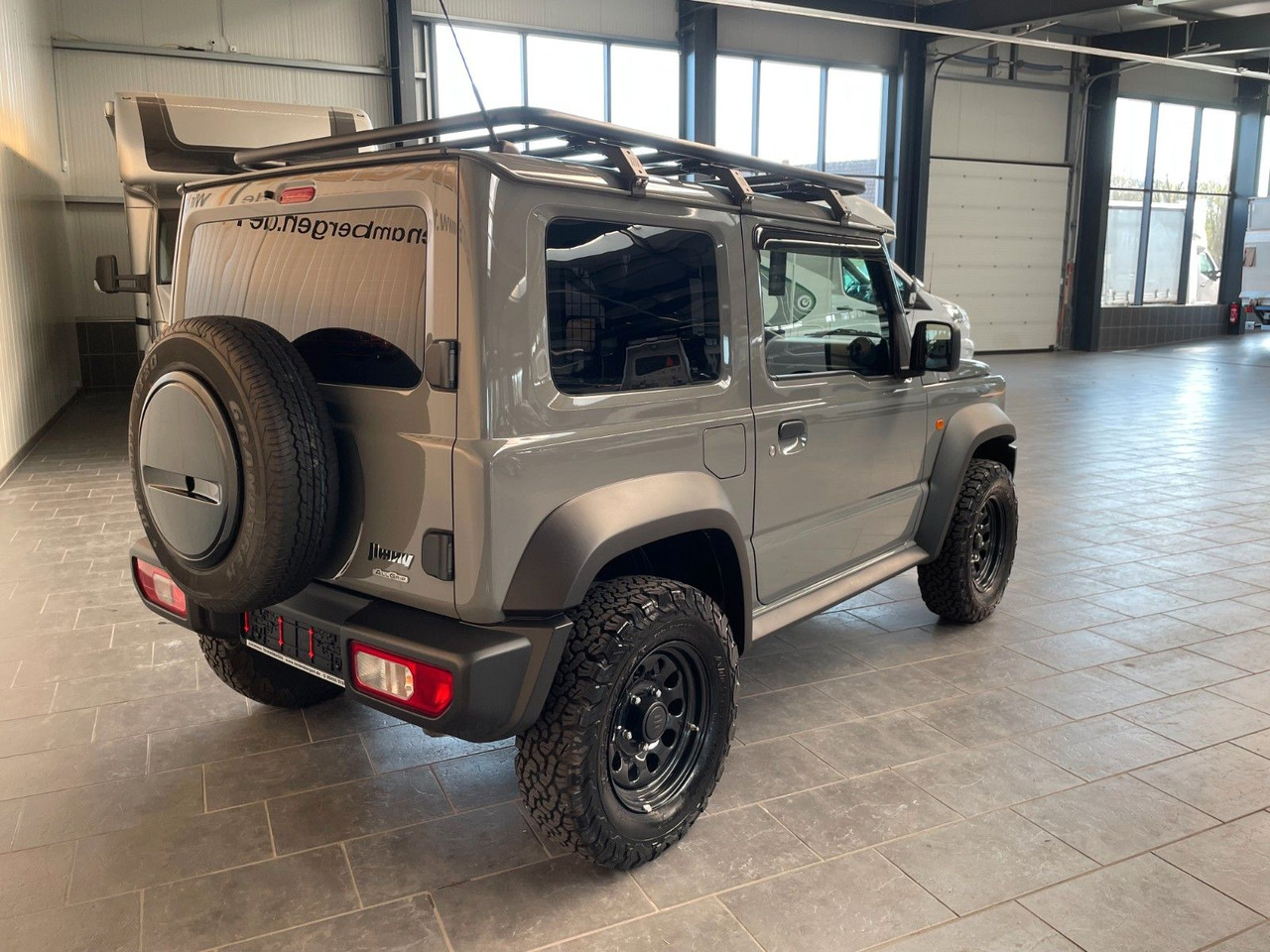 Suzuki Jimny Comfort AllGrip NFZ Dachgepäckträger - SUV: obrázek 3 Suzuki Jimny Comfort AllGrip NFZ Dachgepäckträger - SUV: obrázek 3