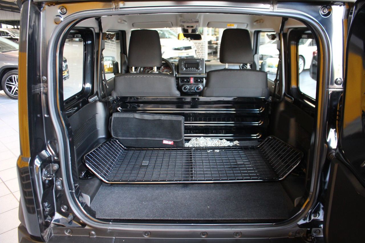 Suzuki Jimny zuschaltbarer Allradantrieb Allgrip - SUV: obrázek 5 Suzuki Jimny zuschaltbarer Allradantrieb Allgrip - SUV: obrázek 5