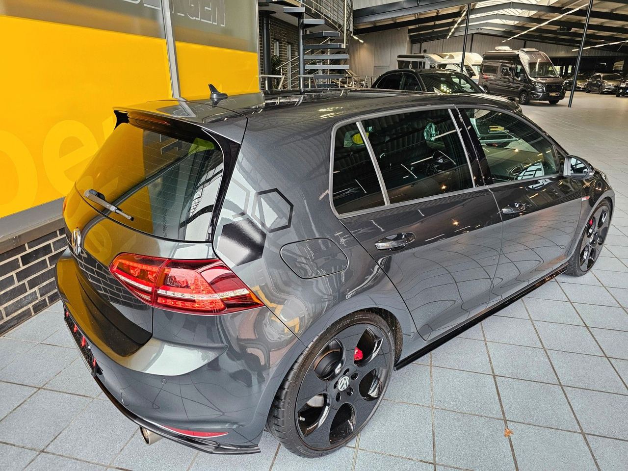 Volkswagen Golf VII Lim. GTI BMT SHZ BiXenon - Sedan: obrázek 4 Volkswagen Golf VII Lim. GTI BMT SHZ BiXenon - Sedan: obrázek 4