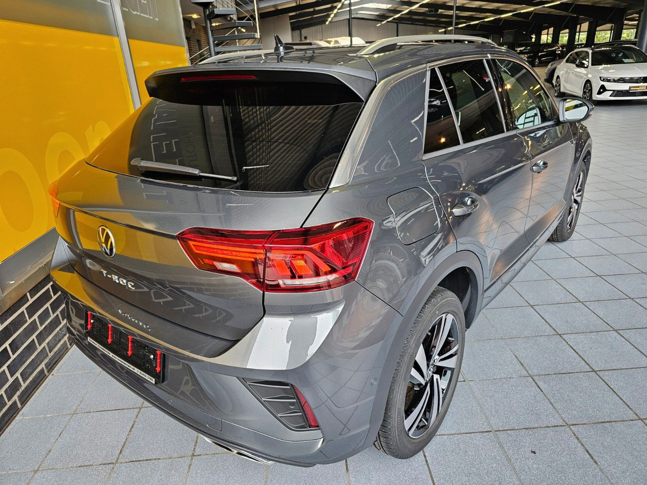 Volkswagen T-Roc R-Line eHeckklappe SHZ LED - SUV: obrázek 4 Volkswagen T-Roc R-Line eHeckklappe SHZ LED - SUV: obrázek 4