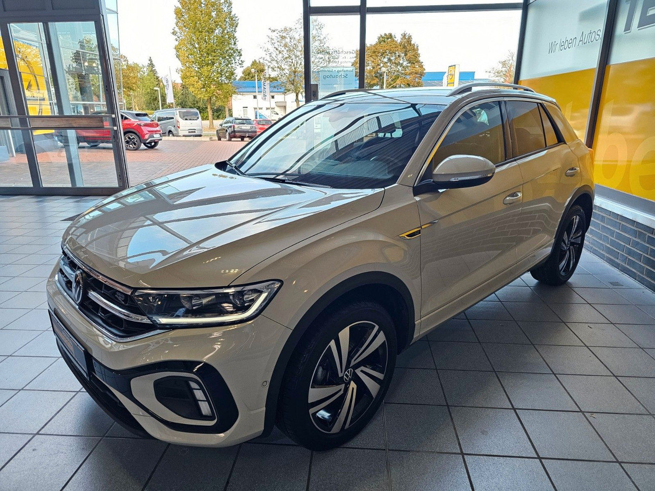 Volkswagen T-Roc R-Line eHeckklappe SHZ LED - SUV: obrázek 2 Volkswagen T-Roc R-Line eHeckklappe SHZ LED - SUV: obrázek 2