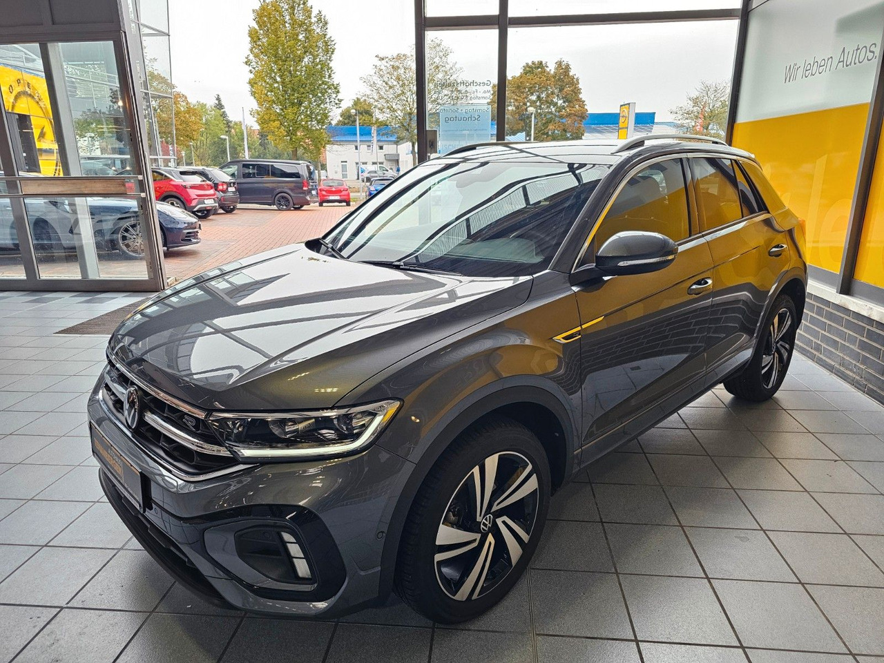 Volkswagen T-Roc R-Line eHeckklappe SHZ LED - SUV: obrázek 2 Volkswagen T-Roc R-Line eHeckklappe SHZ LED - SUV: obrázek 2