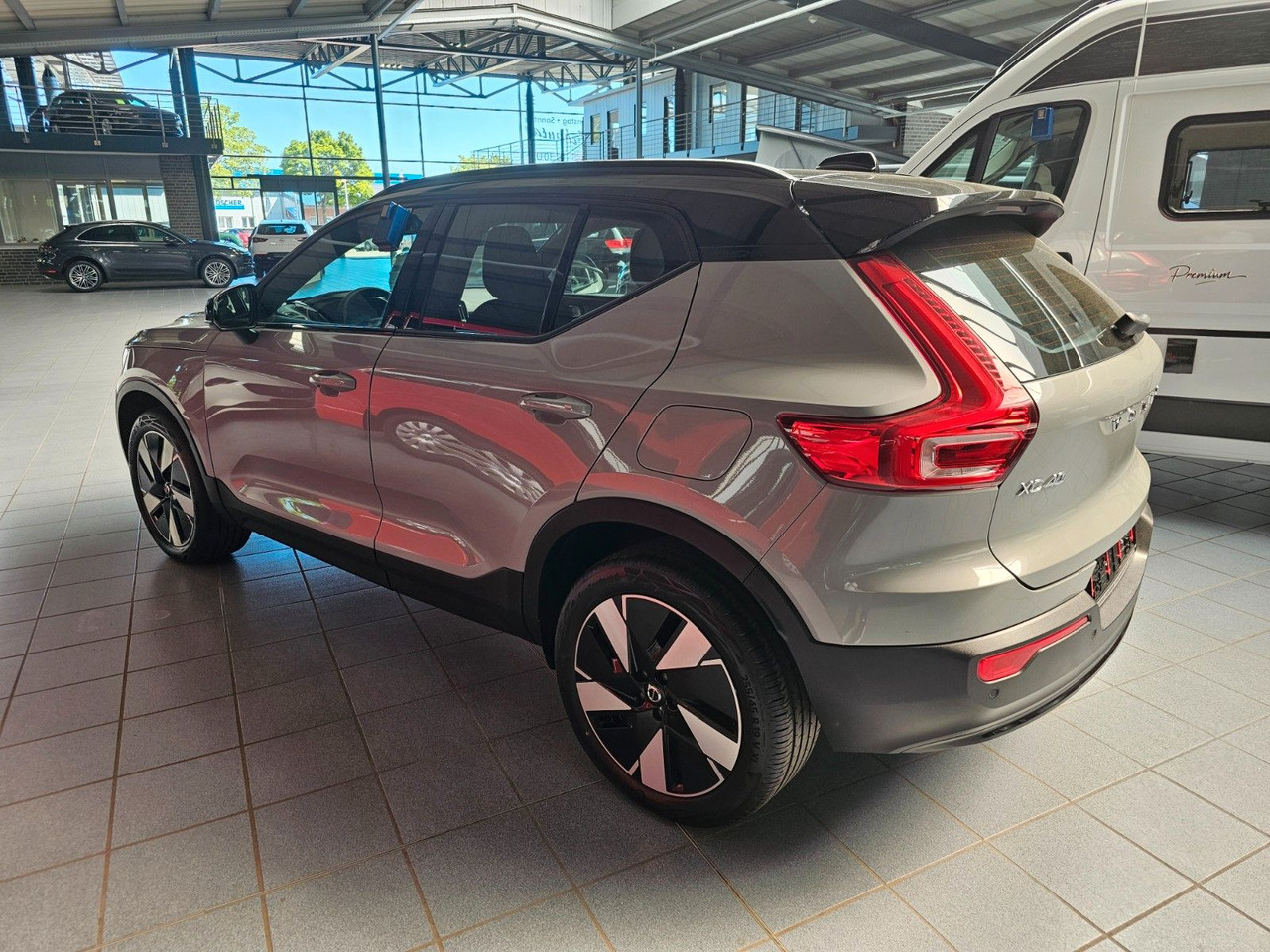 Volvo XC 40 Plus Recharge Pure Electric 2WD - SUV: obrázek 2 Volvo XC 40 Plus Recharge Pure Electric 2WD - SUV: obrázek 2