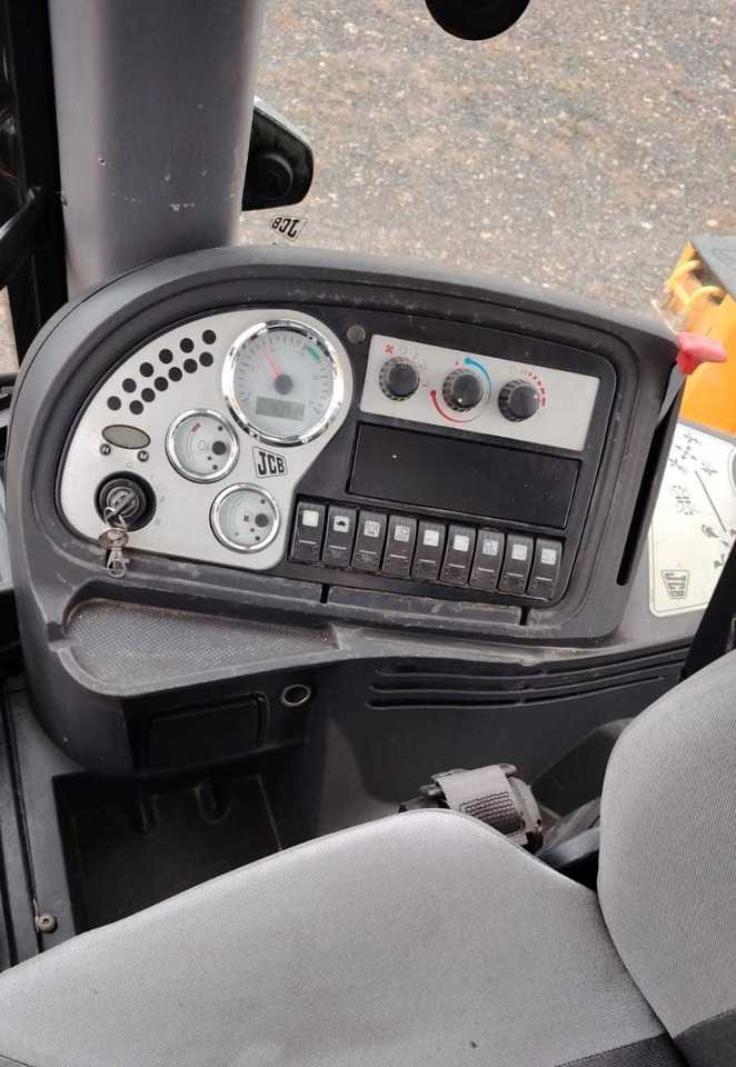 Rýpadlo-nakladač JCB 3CX: obrázek 9