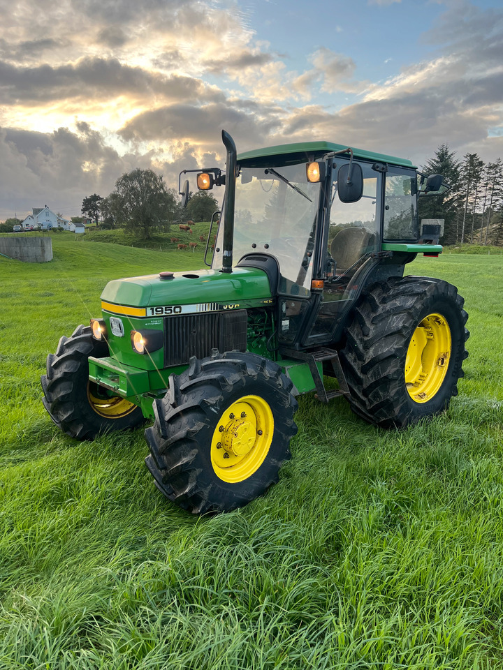 JOHN DEERE 1950 - Traktor: obrázek 2 JOHN DEERE 1950 - Traktor: obrázek 2