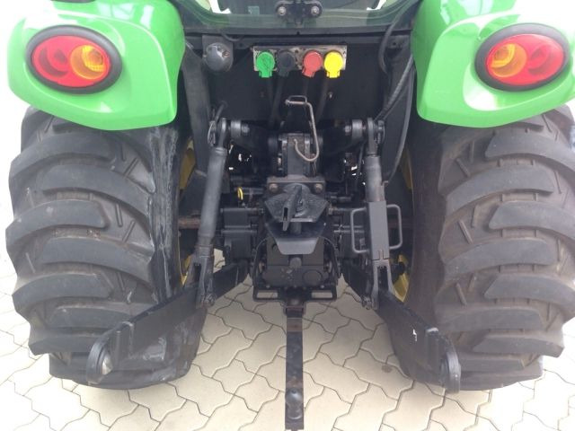 JOHN DEERE 3720 - Traktor: obrázek 3 JOHN DEERE 3720 - Traktor: obrázek 3